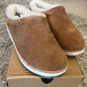 Olukai Mani Women’s Cozy Brown Suede Slip-On Slippers